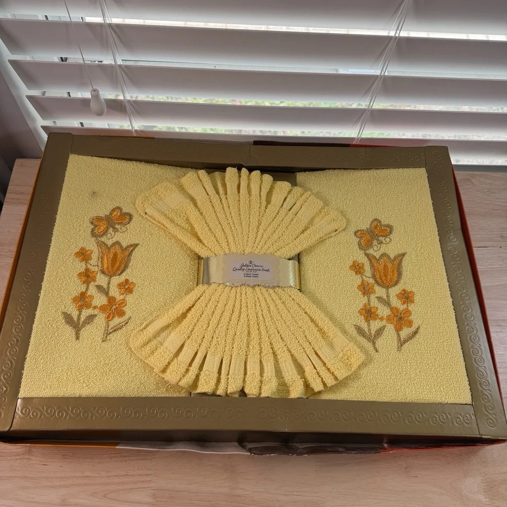Vintage 70s Golden Crown Decorative Towel & Wash Cloths Set NOS Yellow Floral